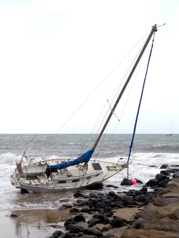 Picture of boat aground - 404 not found page